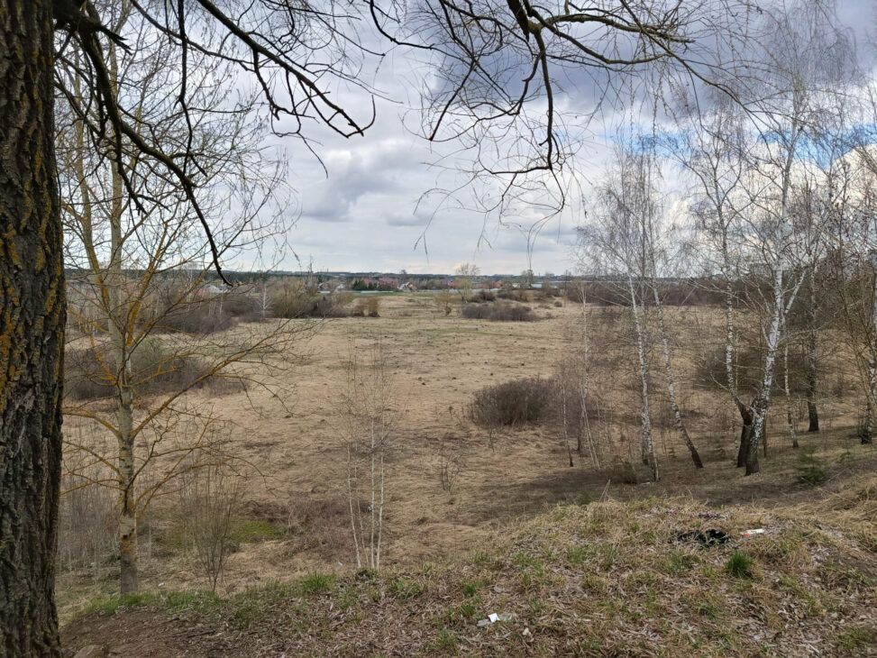 вид в карьер за девятиэтажкой